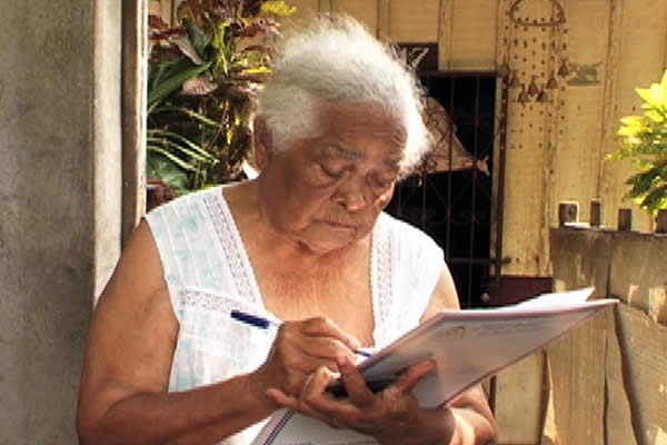 Familias del Distrito III de Managua reciben títulos de propiedad