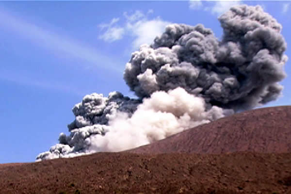 Volcán Telica continúa en actividad