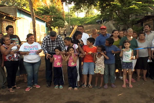 Familias de Ciudad Sandino celebran inicio de obras de mejoramiento vial
