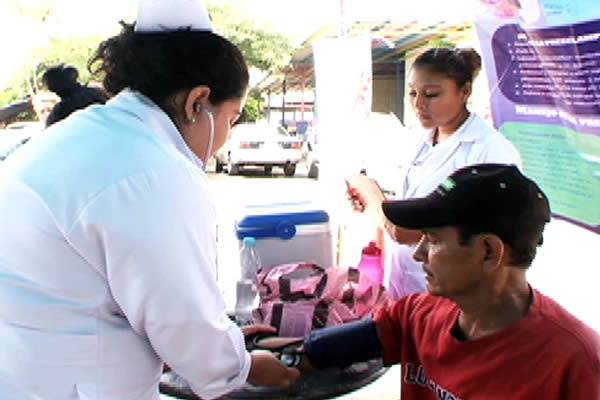 Comerciantes del Mercado Roberto Huembes celebran el Día de la Alegría