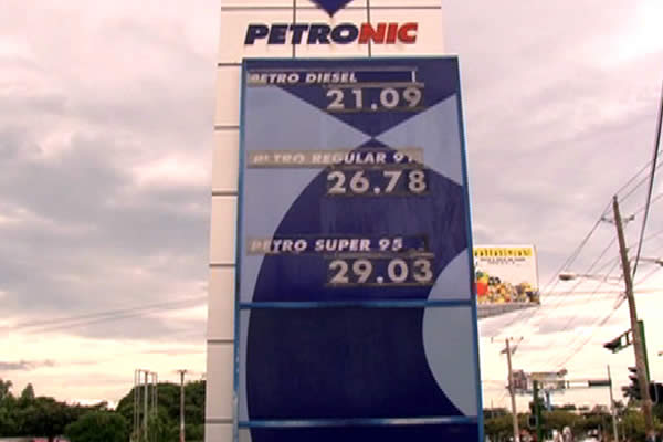 Precios de los combustibles bajan nuevamente