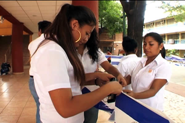 Escuela Nacional de Hotelería se viste de Azul y Blanco