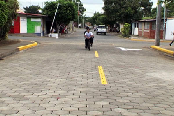 Adoquinan calle Las Morenas, en Ciudad Sandino