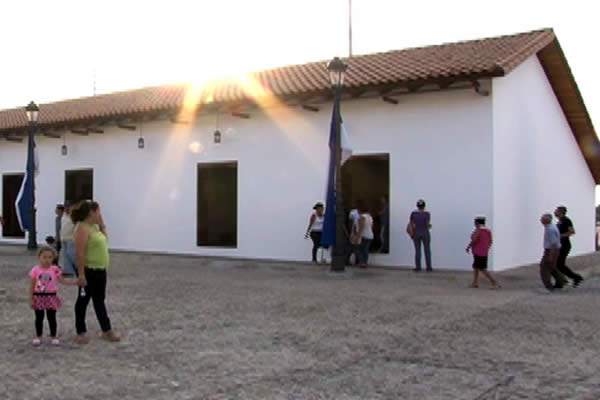 Familias visitan réplicas de Casas - Museo