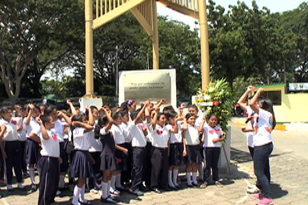 Promotoría Solidaria entrega ofrenda floral en honor al Ché Guevara