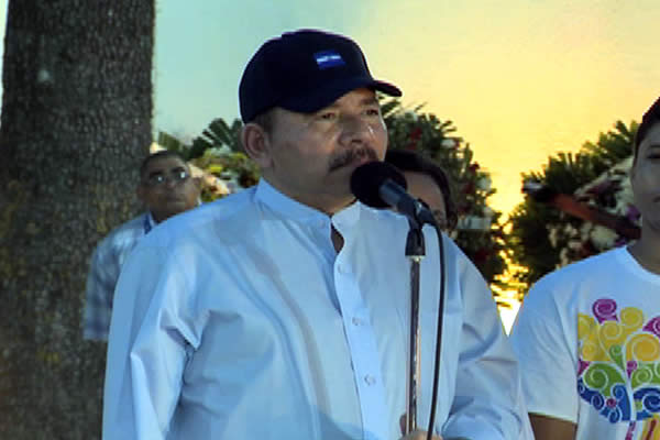 Presidente Ortega visitó tumba de Padre de la Revolución