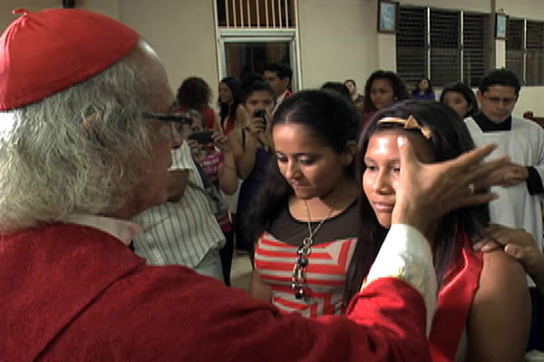Cardenal Brenes celebra confirmaciones en Parroquia Dulce Nombre