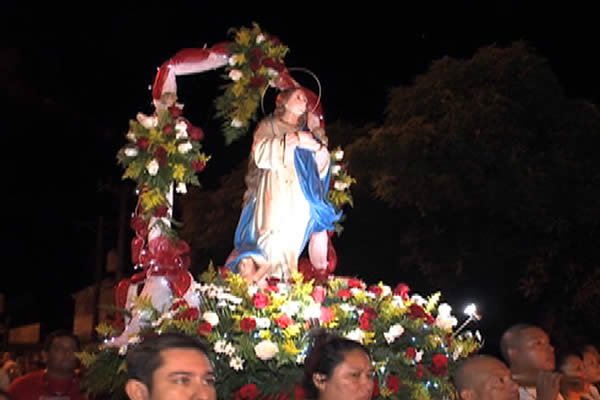 Imagen de la Virgen María recorre calles de Monseñor Lezcano
