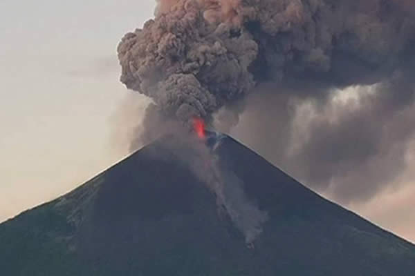 Actividad del Volcán Momotombo se posiciona en las redes sociales