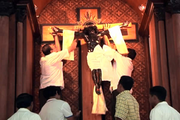 Tipitapa se congrega para la tradicional bajada del Cristo Negro