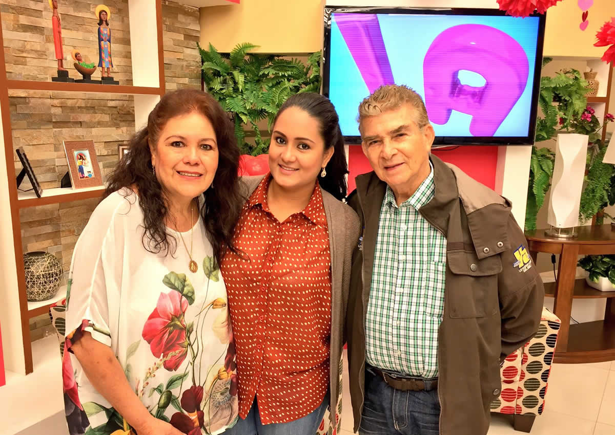 Don Otto y Doña Georgina visitan la Revista “Viva La Vida”