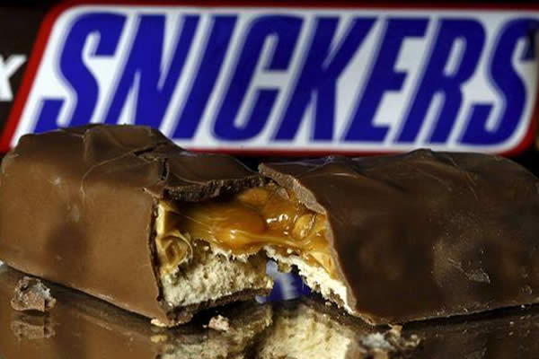 Retiran masivamente las barritas de chocolate Mars y Snickers de 55 países por contener plástico