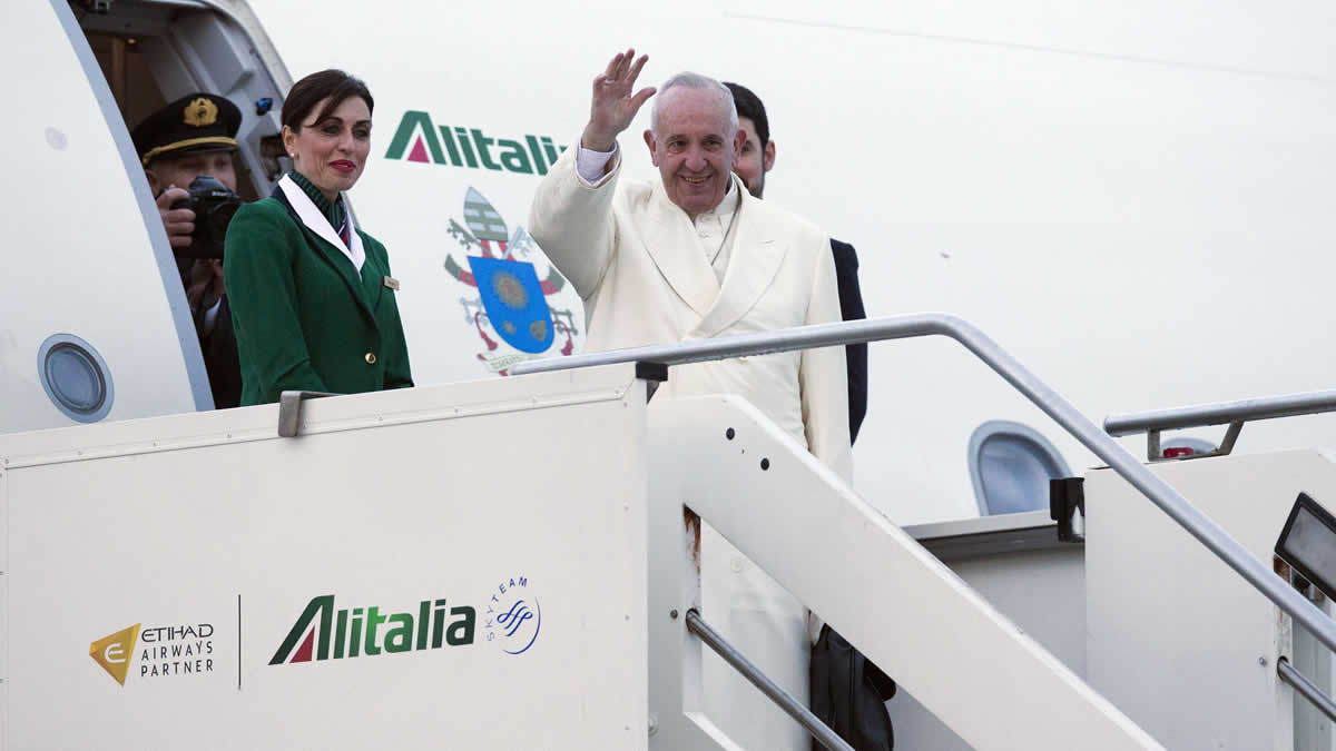 Aterrizó el avión del Papa en Roma, tras once horas de vuelo