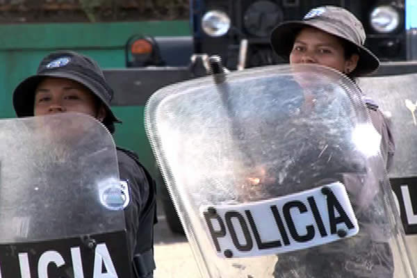 Mujeres antidisturbios, al servicio de los nicaragüenses