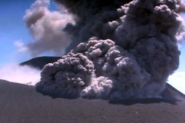 INETER reporta baja actividad de los Volcanes Momotombo, Masaya y Telica