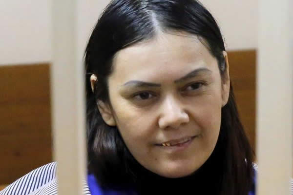 La macabra sonrisa de la musulmana que decapitó a una niña en Rusia