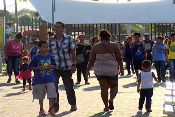 Avenida de Bolívar a Chávez continúa atrayendo a las familias