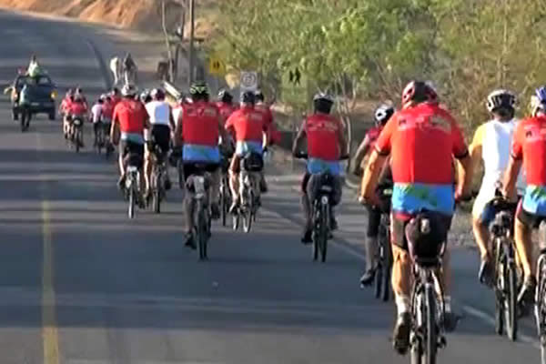 Ciclistas franceses recorren Chinandega y León