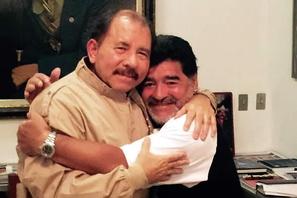 Presidente Daniel, sostiene amistoso encuentro con la estrella de fútbol Mundial Diego Armando Maradona