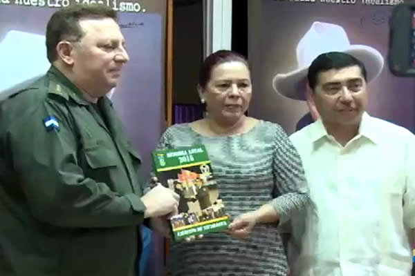 Ejército de Nicaragua entrega Memoria Anual 2015 a autoridades de la Comuna Capitalina