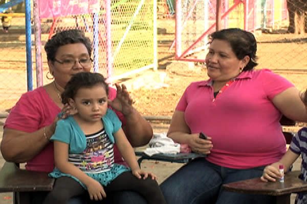 Madres del Barrio “Isaías Gómez” reciben homenaje