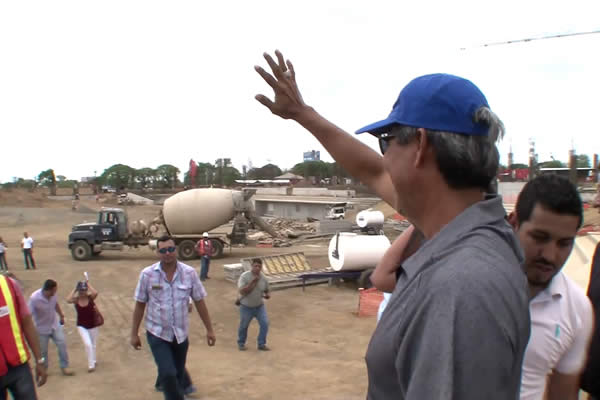 Denis Martínez visitó construcción del nuevo Estadio de Béisbol