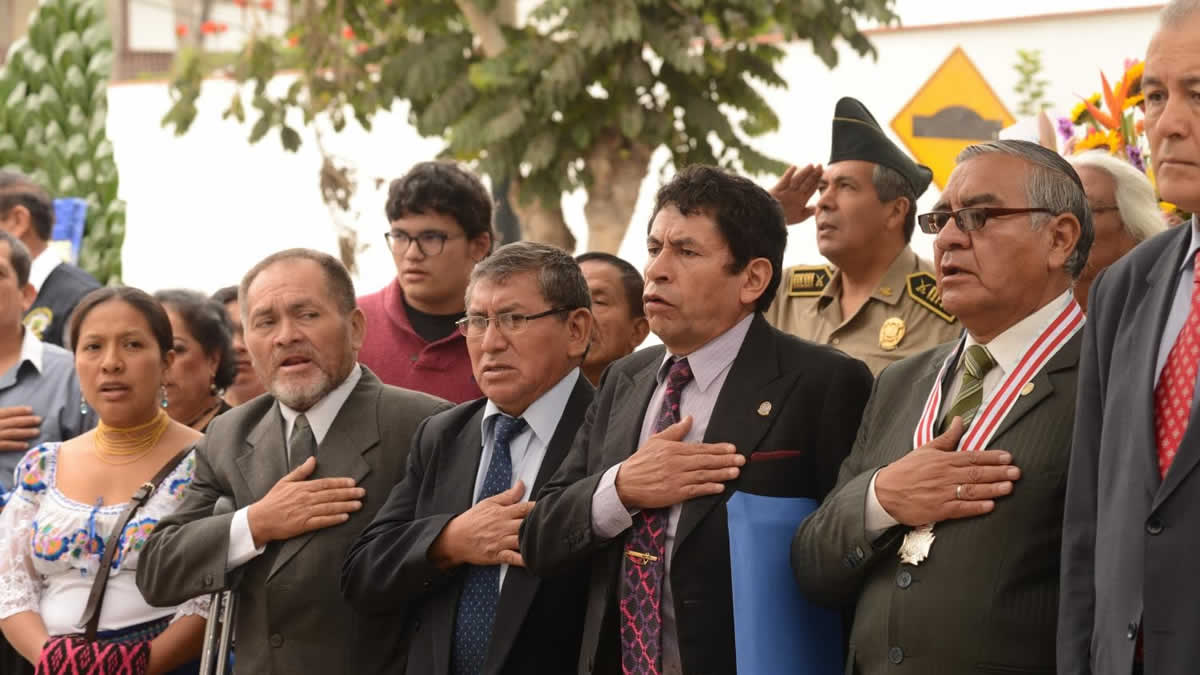 Flores para el General de Hombres y Mujeres Libres en el Perú