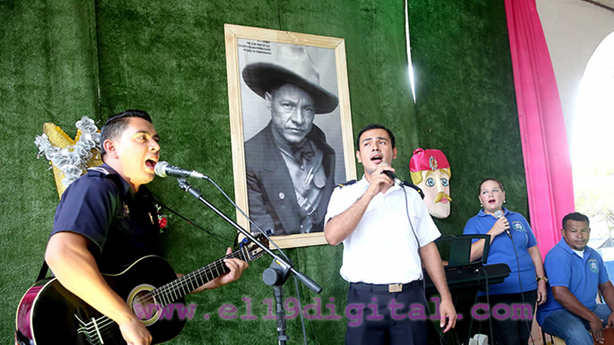 Protagonizan alegre caminata en Managua en saludo al General Sandino