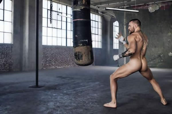 El campeón de UFC Conor McGregor saldrá desnudo