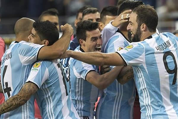 Copa América: Argentina debuto con revancha y derroto 2-1 a Chile 