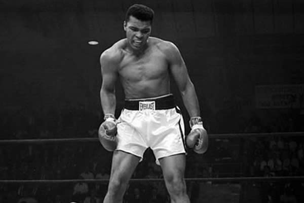 Muhammad Ali es hospitalizado por problemas respiratorios