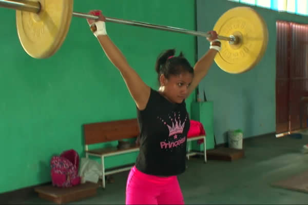 Scarleth Mercado está lista en levantamiento de pesas para Río 2016