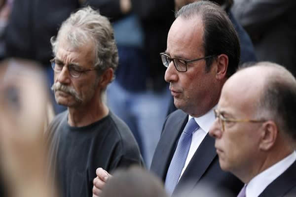 Hollande: "El Estado Islámico ha declarado la guerra a Francia" 