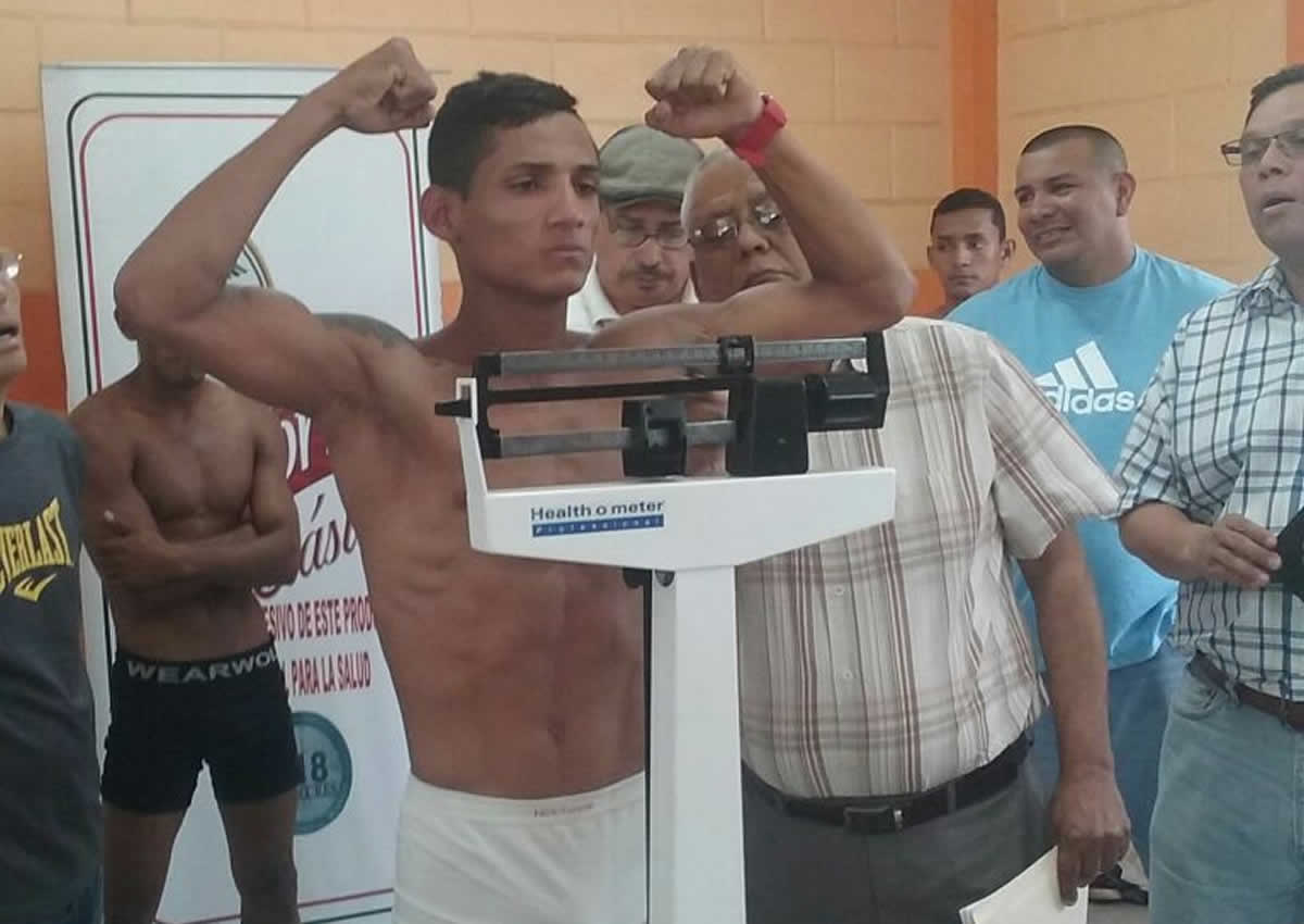 Dixon Flores versus Marlon Prado pelea estelar Copa Búfalo Boxing