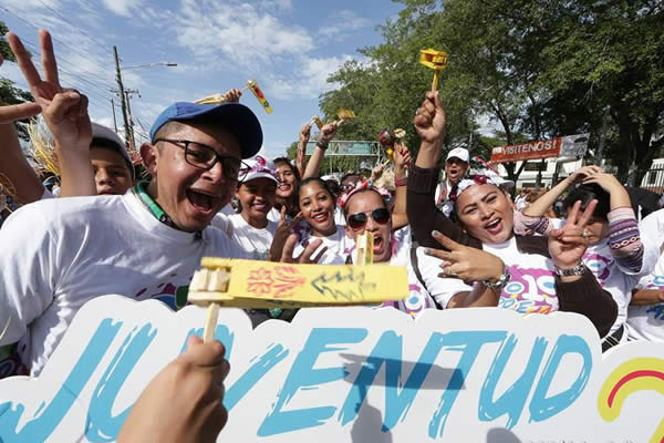 Juventud nicaragüense celebra la Alegría de Vivir en Paz y su respaldo al Comandante Daniel
