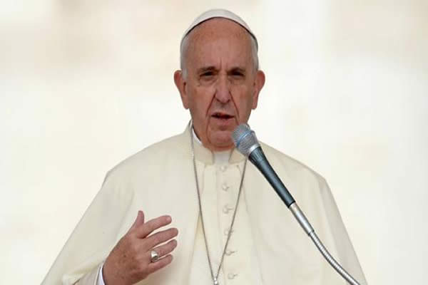 El papa Francisco expresó "dolor y horror" tras el atentado contra una iglesia en Francia