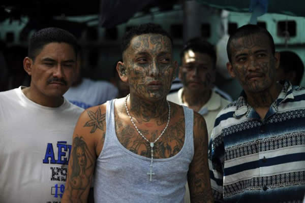 Expandilleros eliminan tatuajes para borrar estigmas en El Salvador