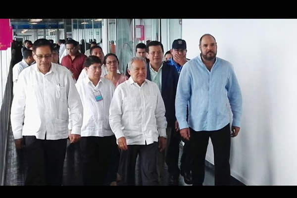 Presidente de El Salvador llega a Nicaragua a celebrar el 37/19
