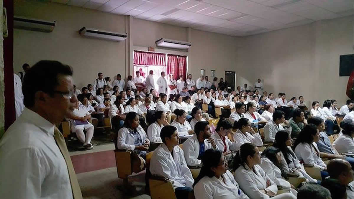 Comunidad médica universitaria de León conmemora a héroes de Pancasán