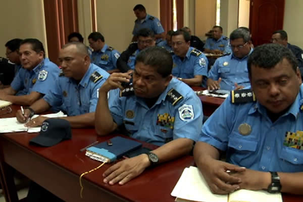 Jefes policiales evalúan planes de seguridad vigentes