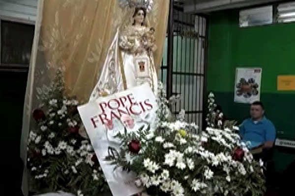 Pacientes del Hospital de León reciben a Nuestra Señora de La Merced