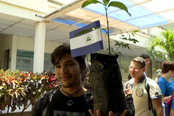 Estudiantes de la UAM se suman a la Campaña “Yo Adopto un Árbol #PorAmorANicaragua”