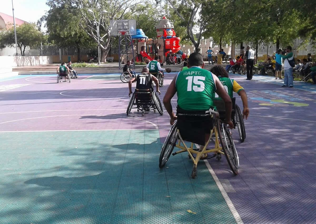 Las mujeres se suman al baloncesto sobre silla de ruedas