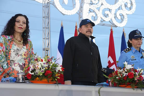 Daniel y Rosario felicitan a la Policía Nacional en su 37 Aniversario