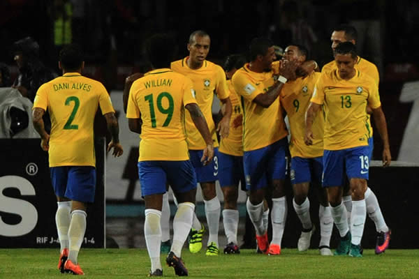 Brasil toma el liderato en las eliminatorias en Conmebol al vencer 2-0 a Venezuela