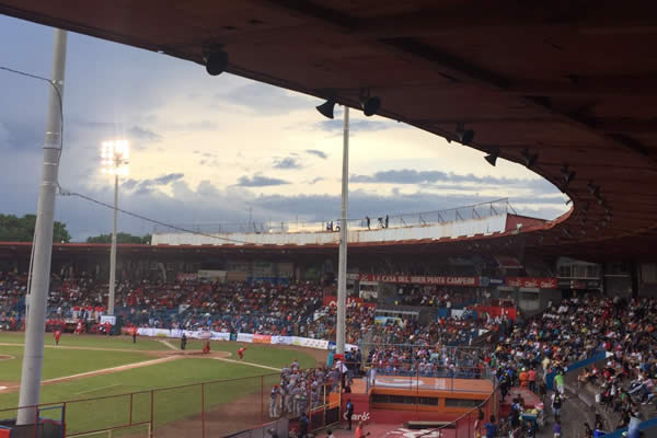 Se juega la última serie final de béisbol en el histórico Estadio Nacional "Dennis Martínez"