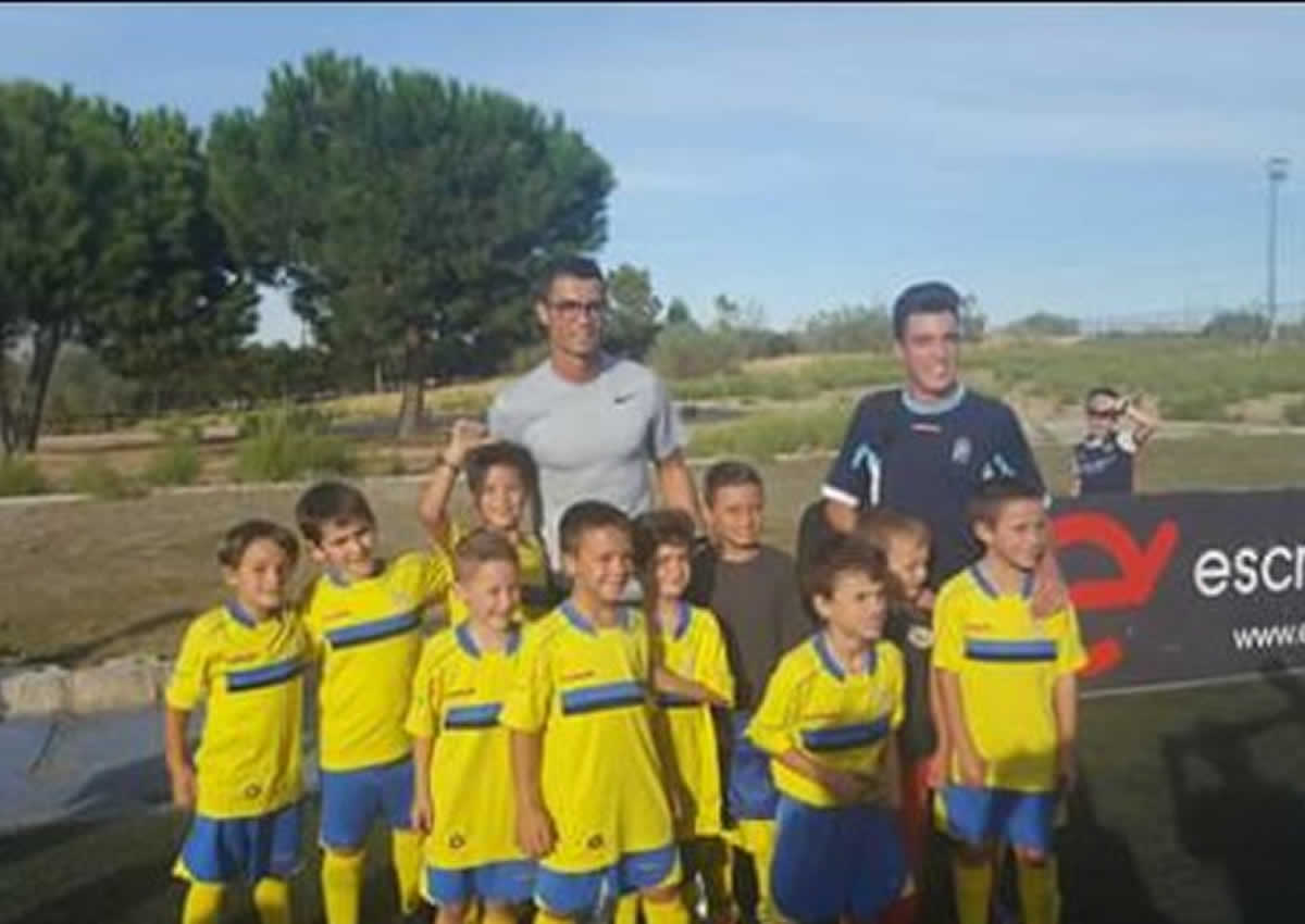Cristiano Ronaldo acompañó a su hijo a su primer partido de fútbol infantil