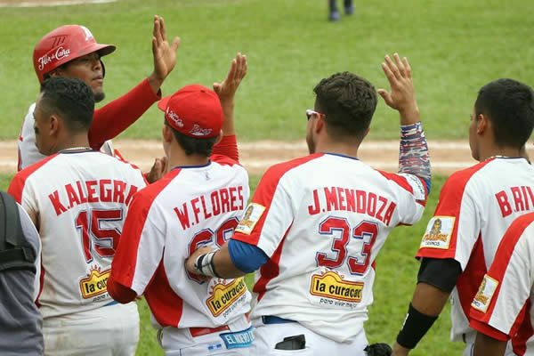 Juan Carlos Urbina le da un aire de esperanza al Bóer en el tercer juego de la serie final