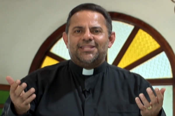 Padre Eslaquit invita a participar en las Elecciones Generales 2016