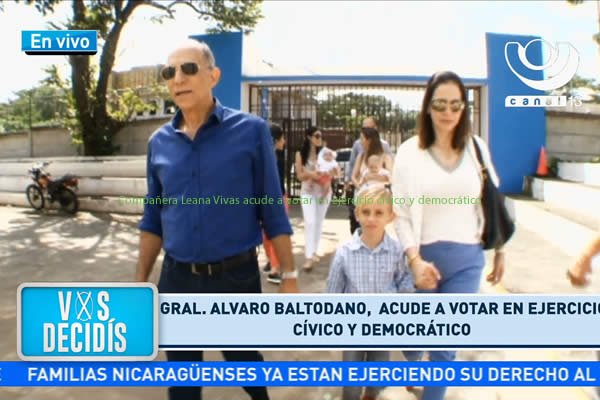 General Álvaro Baltodano acude a ejercer su derecho al voto
